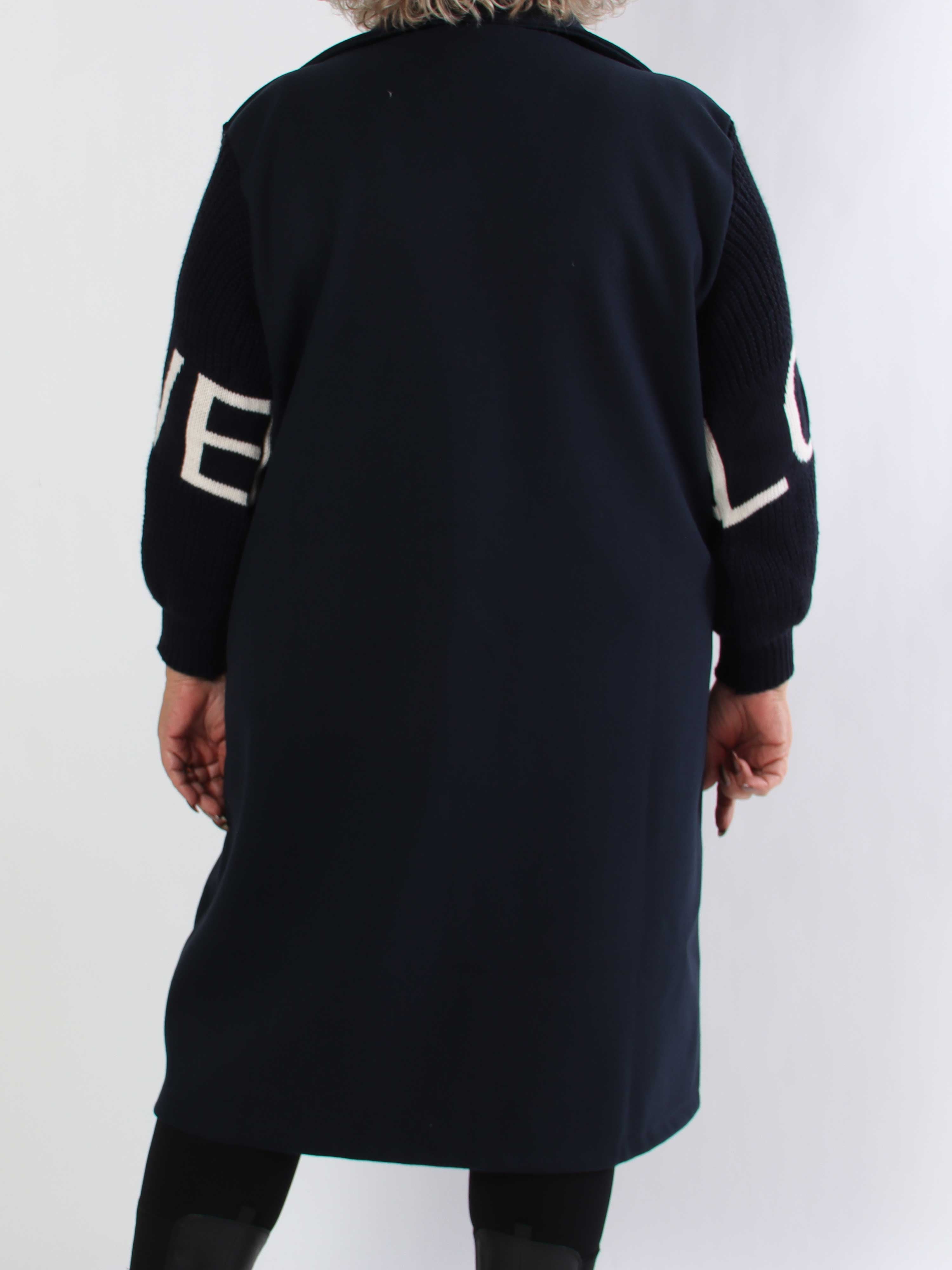 Debbie Midi - Fin plus size kappa med stickade ärmar